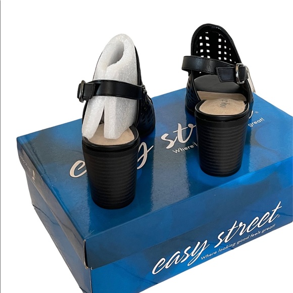 Easy Street Erin Black Sandals Size 6 1/2 - Picture 9 of 13